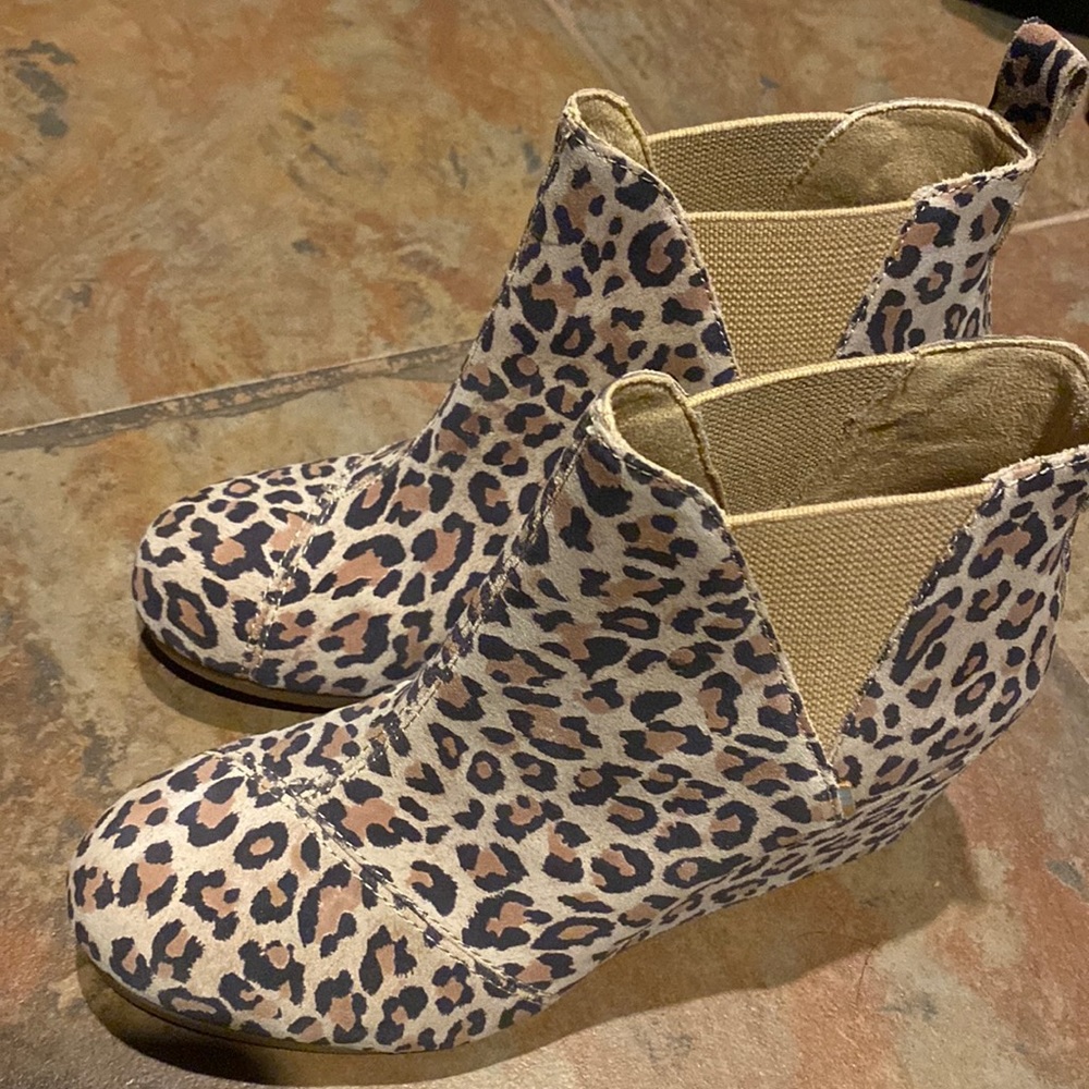 Toms platform booties. Wedge animal cheetah leopard print